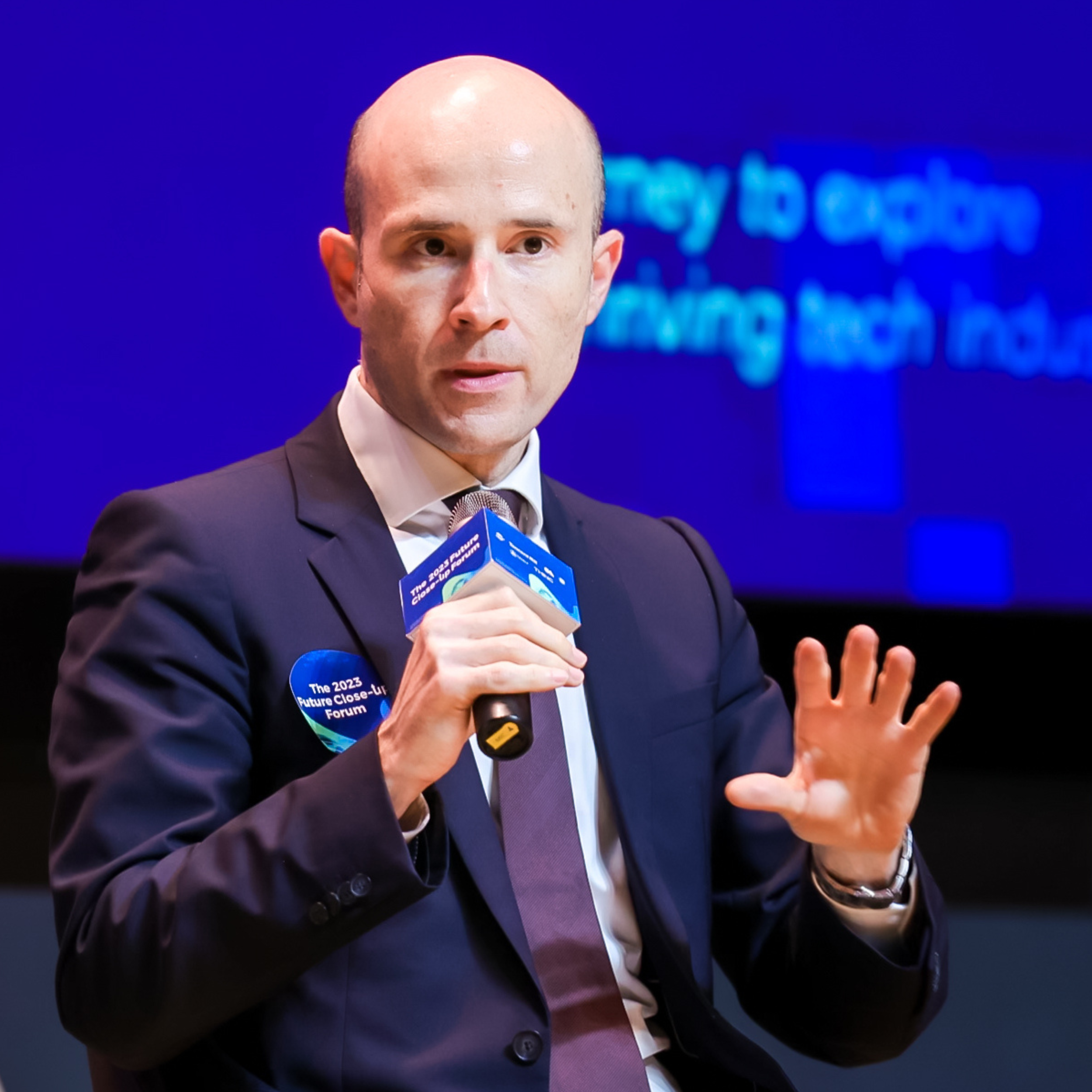 Igor Tasic speaking at the Future Close-Up Forum